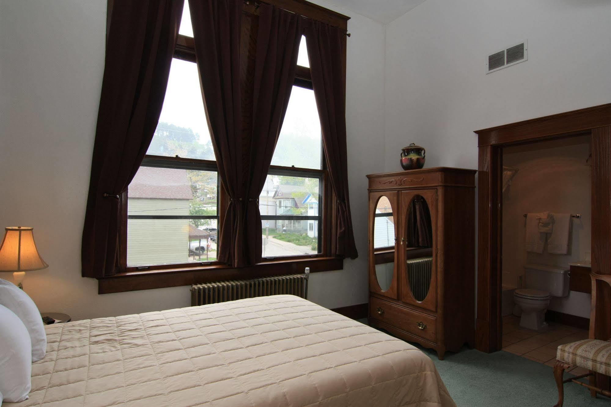 Town Hall Inn Lead Dış mekan fotoğraf